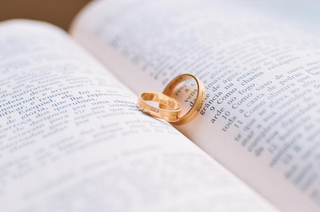 Вдеть во сне обручальное кольцо - верность в супружеских отношениях
