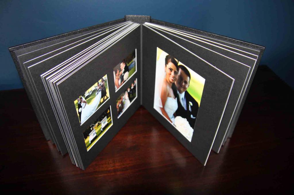 Семейные фотоальбом с фотографиями.