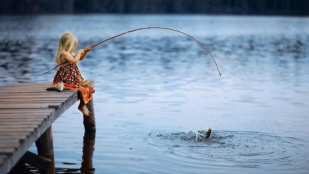 девочка на рыбалке
