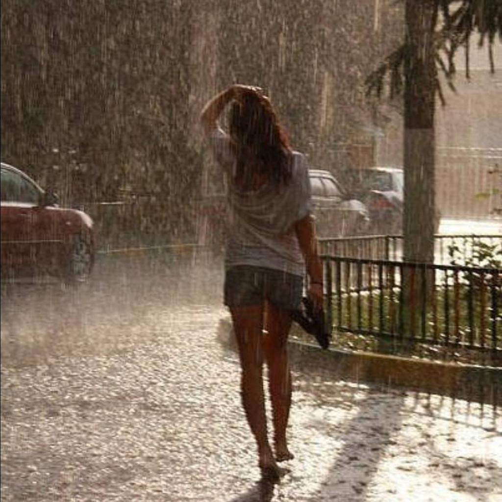 красивое фото девушка под дождем