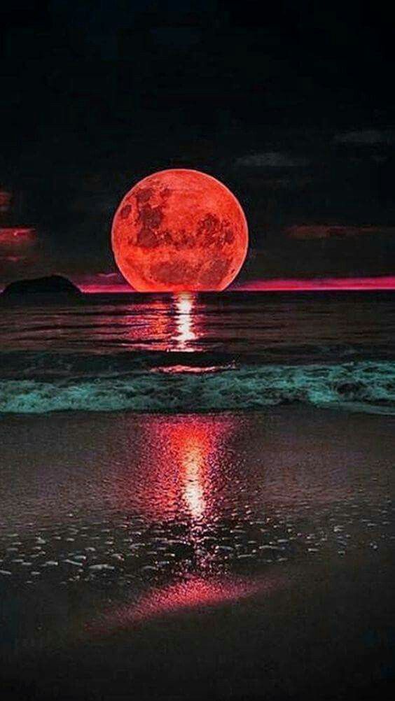 Луна кровавая