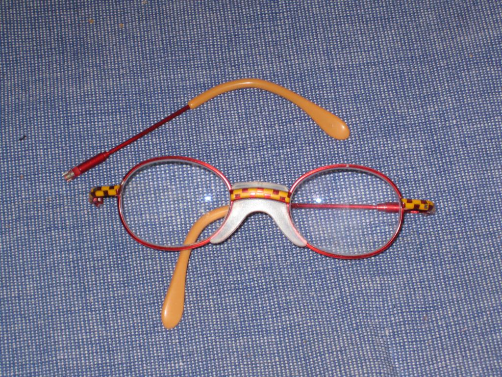 сломанные очки