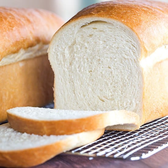 Мягкий, белый хлеб