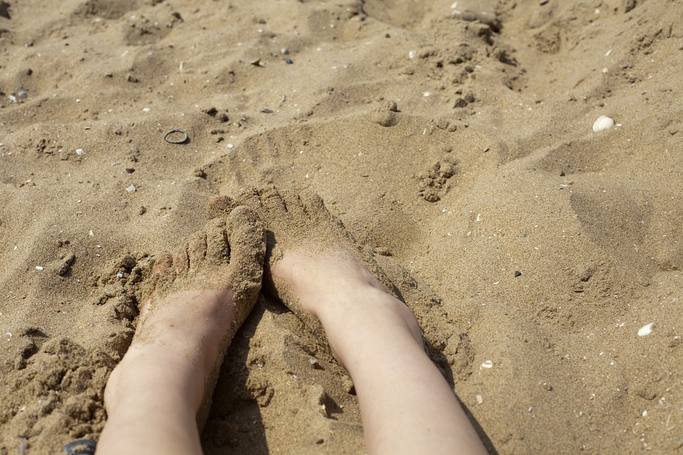 ноги в песке