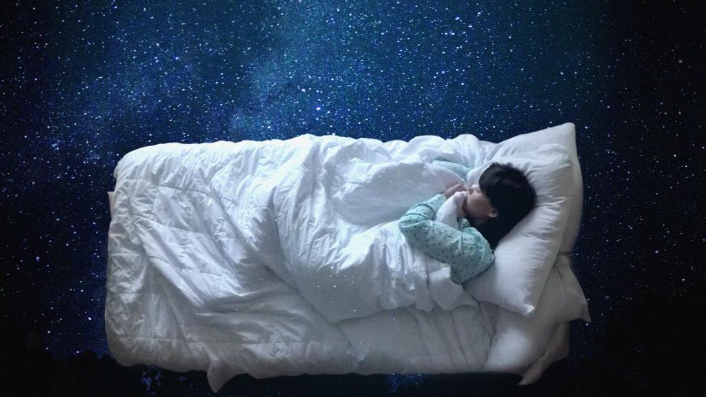 Девушка спит среди звезд.